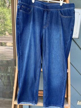 Denim capris with lace detail on hem